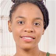 Je suis enseignante, je parle Français, anglais, espagnol et j’enseigne la chimie et la biologie